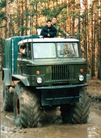 Based on GAZ 66 articulated low-ground pressure truck