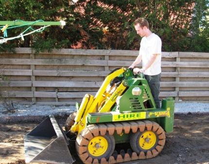 Kanga tractor with tracks