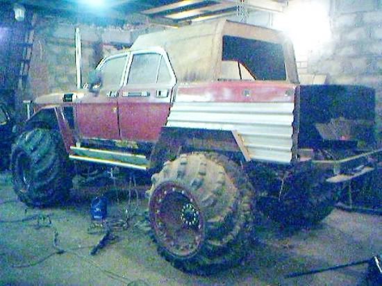 Off-road 4x4 vehicle with Hoop tires