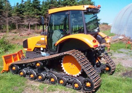 Track kit Go-Storm on Renault Tractor for peat or snow.