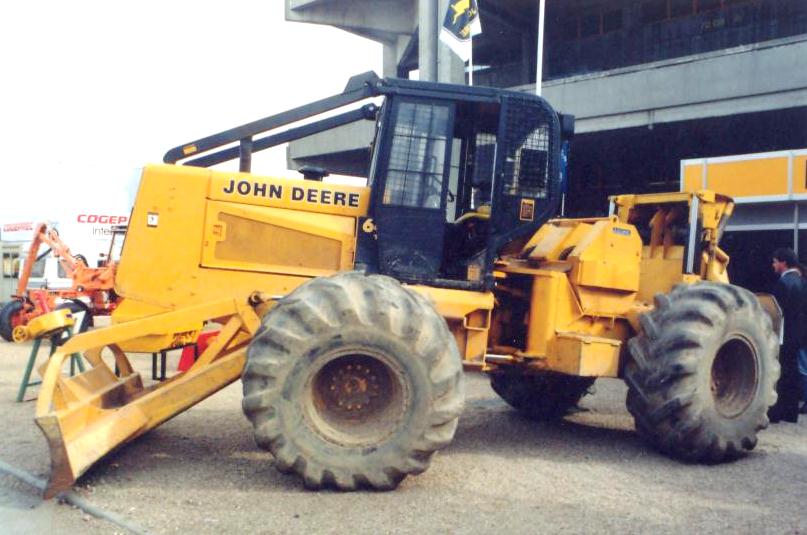 John Deere Skidder