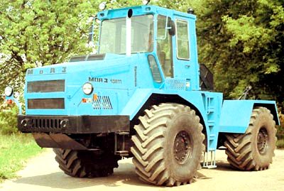 MoAZ-49011 tractor