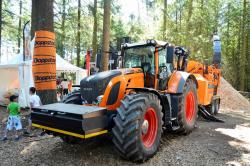 2014 06 21 296a fendt tractor and europe chippers