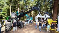 2014 06 21 419a j deere 6x6 harvester