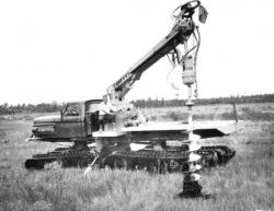 24-Juggernaut-4T-with-auger.jpg