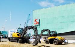 31 2015 04 20 285a mecalac excavators