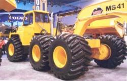 Moxy-Tug-6x6-tractor.jpg