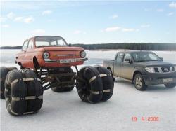 balloon-tires-car-on-ice.jpg