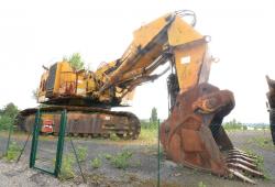 Dsc 0520aa demag h 285 excavator