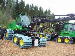 john-deere-1070d-with-bands-on-wheels.jpg