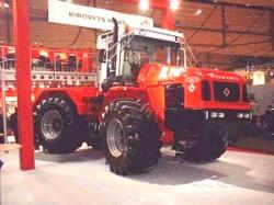 kirovets-4x4-articulated-tractor-4.jpg