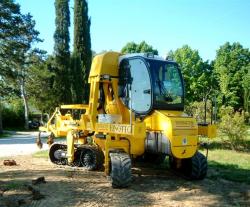 Machine for vineyard with otica tracks