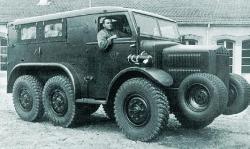 staff-car-lorraine-28-6x6-1937.jpg