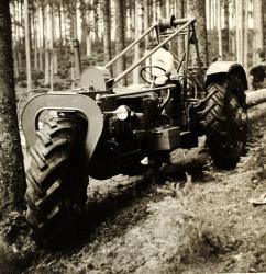 three-wheeled-tractor-pekazett.jpg