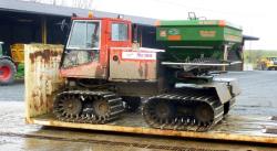 Tracked tractor for spreading