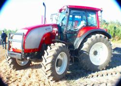 valtra-tractor-series-xm.jpg