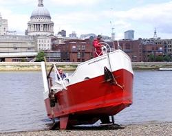 Walking boat of andrew baldwin 2010