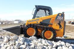 Wheeled loader mustang with prowler tracks